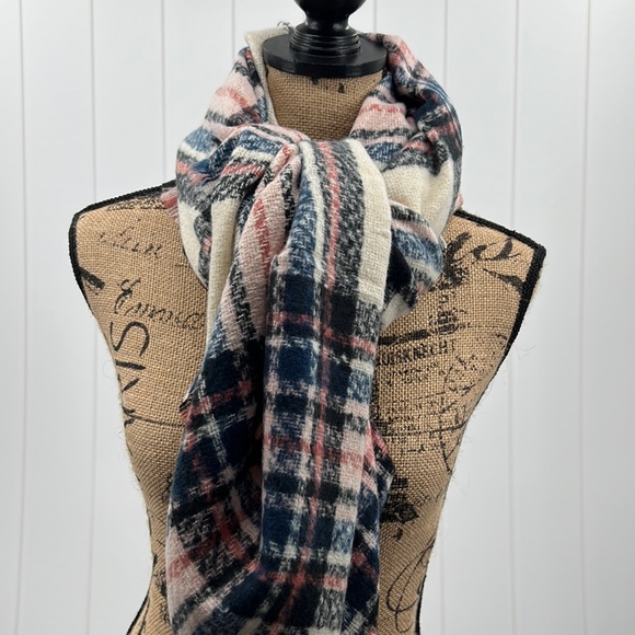 🆕Blanket Scarf Cream Pink Blue Black Plaid Multiple Ways To Wear Soft One Size - Picture 5 of 6